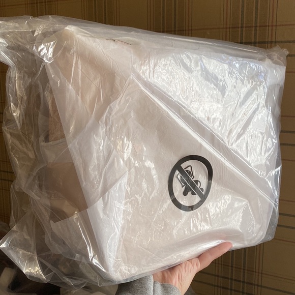 ❤️‍🔥SOLD❤️‍🔥NWT MICHAEL MICHAEL KORS
Jet Set Large Color-Block - Picture 6 of 7